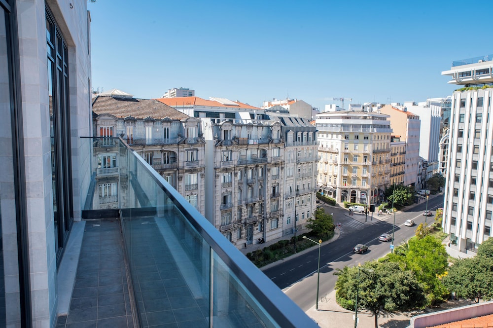 Large Mama Doble con Balcón y Vistas a la Avenida del hotel Mama Shelter Lisboa. Foto 10