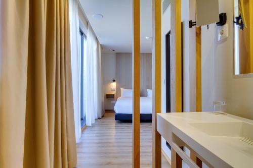 Suite Junior con terraza del hotel room Select Porto. Foto 5