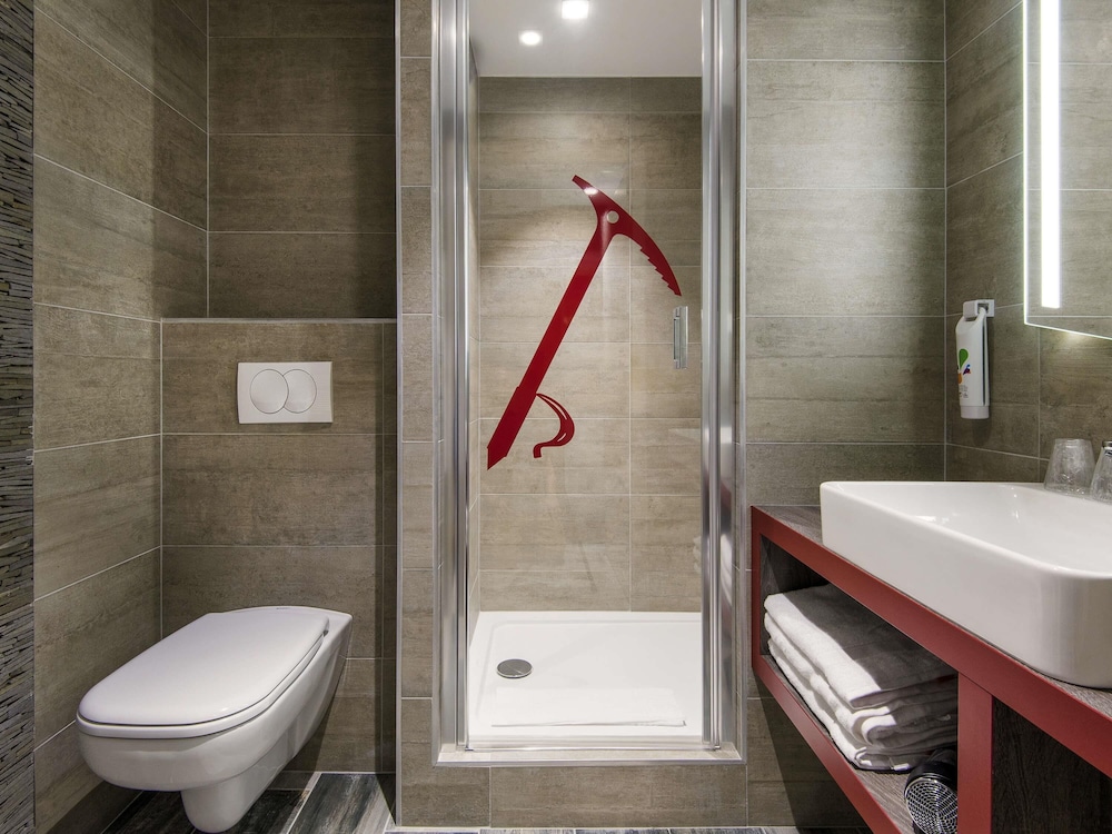 Habitación Standard con una cama doble del hotel ibis Styles Sallanches Pays du Mont-Blanc