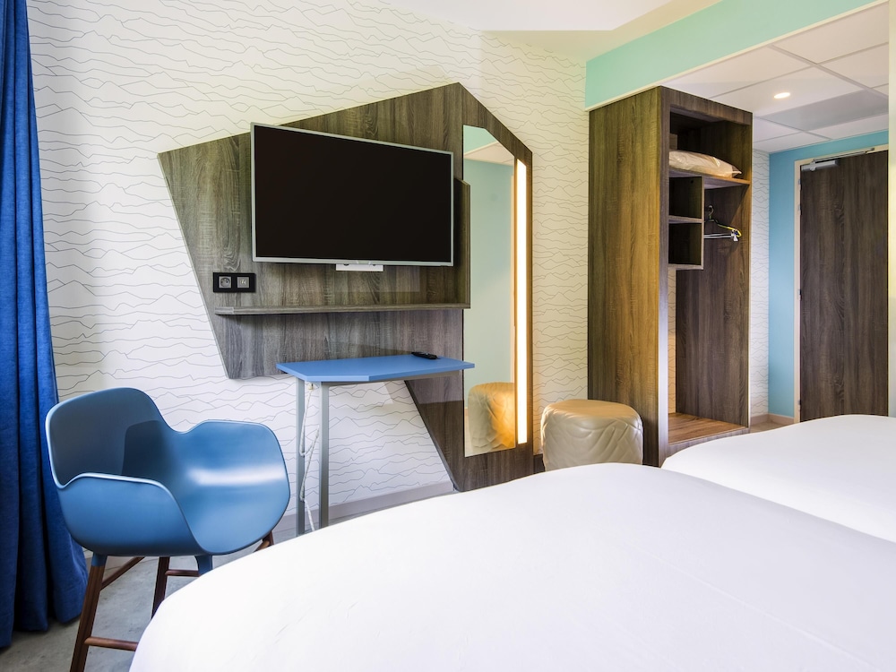 Habitación Standard con dos camas individuales del hotel ibis Styles Sallanches Pays du Mont-Blanc. Foto 2