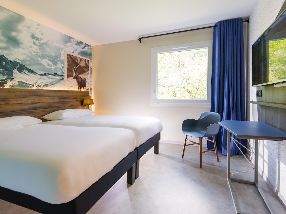 Habitación Standard con dos camas individuales del hotel ibis Styles Sallanches Pays du Mont-Blanc. Foto 5