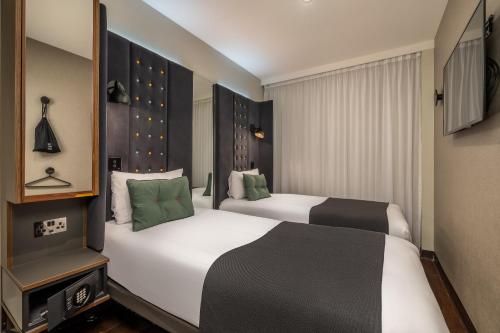 Habitación Doble Acogedora con 2 camas individuales - Sin ventana del hotel Point A Kensington Olympia. Foto 1