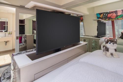 Habitación Jewel Box con cama grande del hotel Staypineapple, An Artful Hotel, Midtown