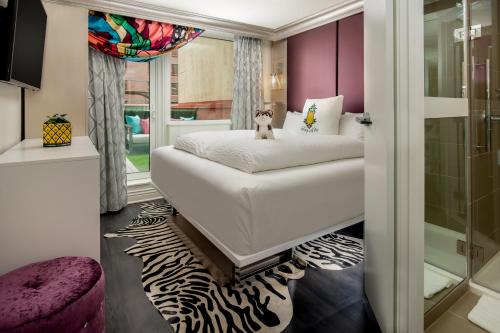 Suite Cosmo con terraza del hotel Staypineapple, An Artful Hotel, Midtown. Foto 3