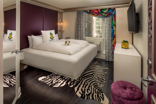 Habitación Celebrity con cama extragrande del hotel Staypineapple, An Artful Hotel, Midtown