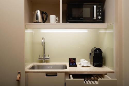 Habitación Doble Estándar del hotel The Resident Victoria. Foto 3