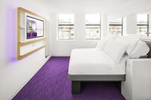 Habitación Premium con cama grande del hotel Yotel Edinburgh. Foto 1