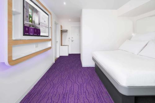 Suite VIP con cama extragrande y vistas del hotel Yotel Edinburgh. Foto 2