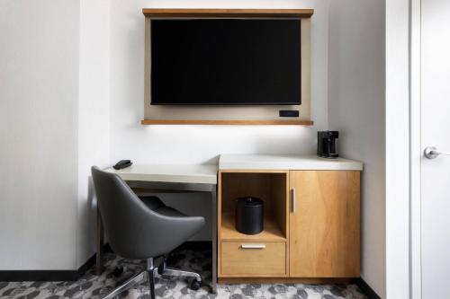 Habitación con vistas a la ciudad - 1 cama extragrande del hotel Courtyard by Marriott New York Downtown Manhattan/Financial District. Foto 1