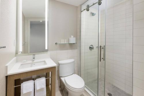 Habitación con vistas a la ciudad - 1 cama extragrande del hotel Courtyard by Marriott New York Downtown Manhattan/Financial District. Foto 2