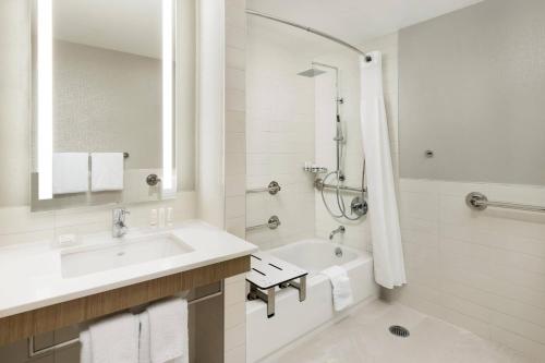 Habitación con vistas a la ciudad - 2 camas dobles del hotel Courtyard by Marriott New York Downtown Manhattan/Financial District. Foto 3