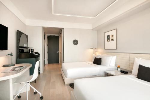 Habitación Doble Estándar con 2 camas dobles del hotel Indigo Williamsburg - Brooklyn, An Ihg. Foto 2