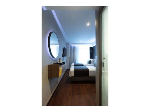 Habitación acogedora, incluye 2 camas del hotel Point A Dublin Parnell Street. Foto 2