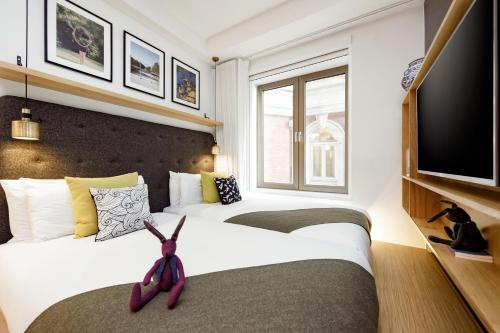 Estudio Doble con 2 camas individuales del hotel Wilde Aparthotels by Staycity Covent Garden. Foto 7