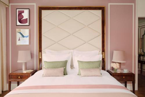 Habitación Clásica con cama extragrande del hotel Barrière Fouquet's New York