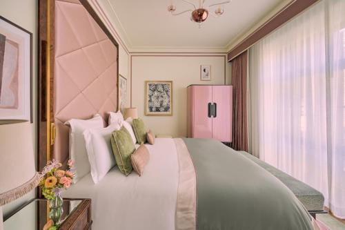 Habitación Clásica con cama extragrande del hotel Barrière Fouquet's New York. Foto 6