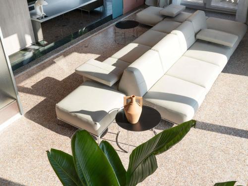 Suite Presidencial con vistas panorámicas del hotel Palazzo Tirso Cagliari Mgallery. Foto 1