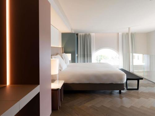 Suite Presidencial con vistas panorámicas del hotel Palazzo Tirso Cagliari Mgallery. Foto 2