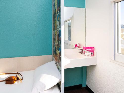 Habitación Doble Tandem con baño compartido del hotel F1 Rungis Orly. Foto 3