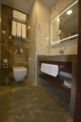 Habitación Triple Deluxe del hotel Piya Sport. Foto 1