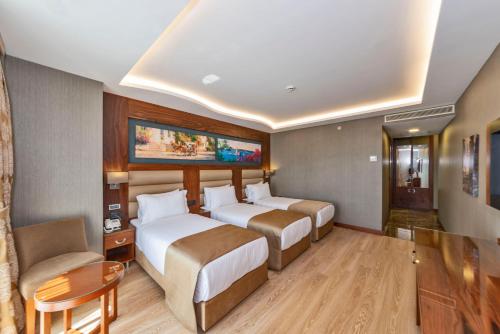 Habitación Triple Deluxe del hotel Piya Sport. Foto 6