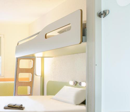 Habitación accesible del hotel ibis budget Ulm City. Foto 2
