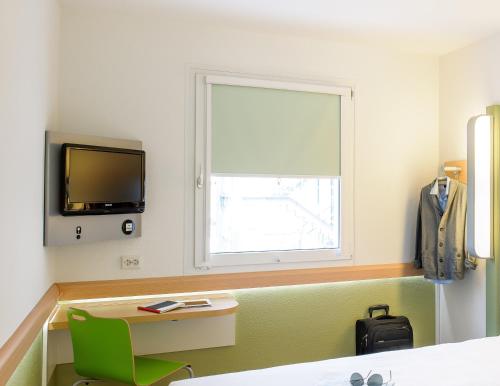 Habitación accesible del hotel ibis budget Ulm City. Foto 3