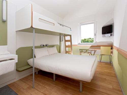 Habitación Doble Estándar - 1 o 2 camas del hotel ibis budget Augsburg City. Foto 14