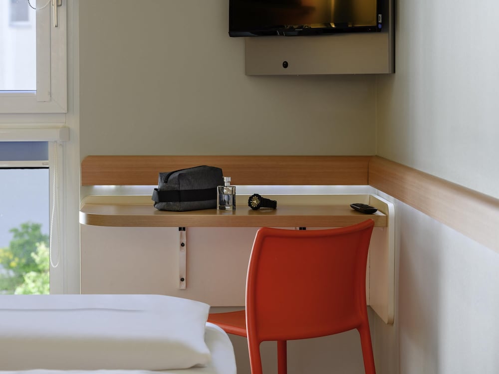 Habitación doble 2 Camas individuales del hotel Ibis Budget Muenchen City Olympiapark. Foto 2