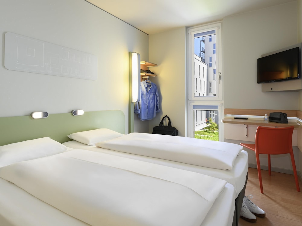 Habitación doble 2 Camas individuales del hotel Ibis Budget Muenchen City Olympiapark. Foto 3