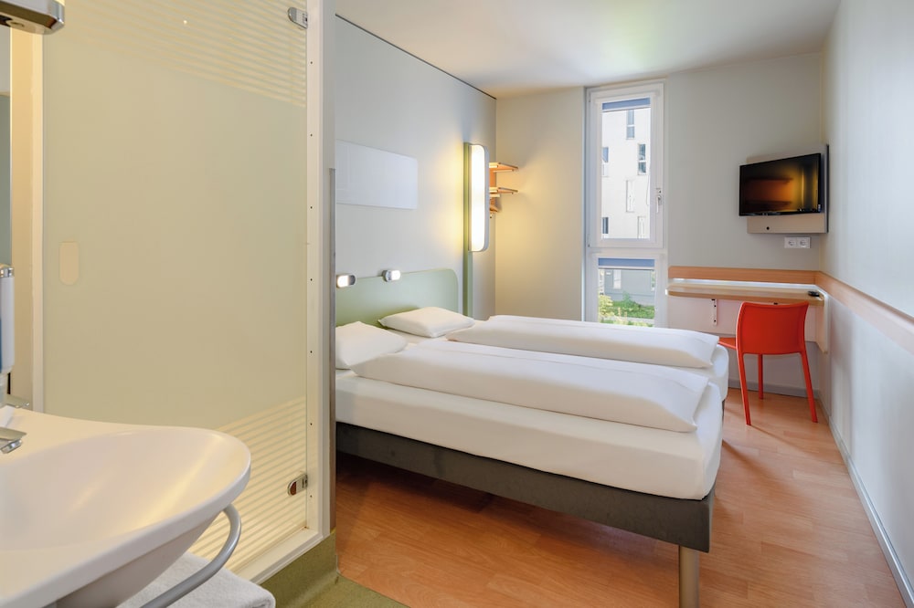 Habitación doble 2 Camas individuales del hotel Ibis Budget Muenchen City Olympiapark. Foto 6