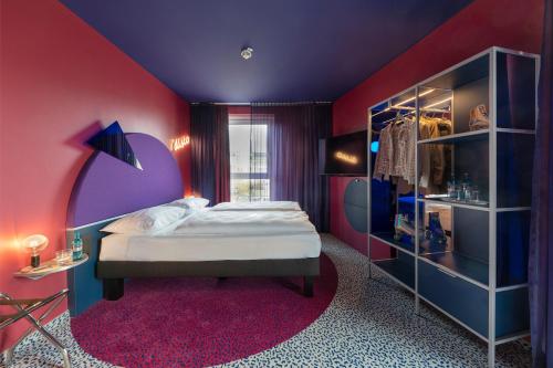 Habitación Doble Estándar del hotel Ibis Styles Muenchen Perlach. Foto 11