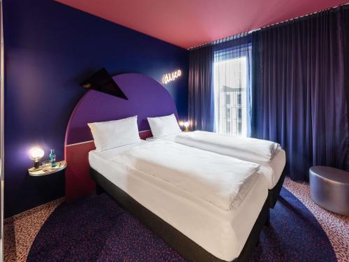 Habitación Doble Estándar - 2 camas del hotel Ibis Styles Muenchen Perlach. Foto 7