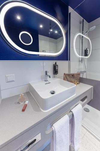 Habitación Doble Estándar - 2 camas del hotel Ibis Styles Muenchen Perlach. Foto 14
