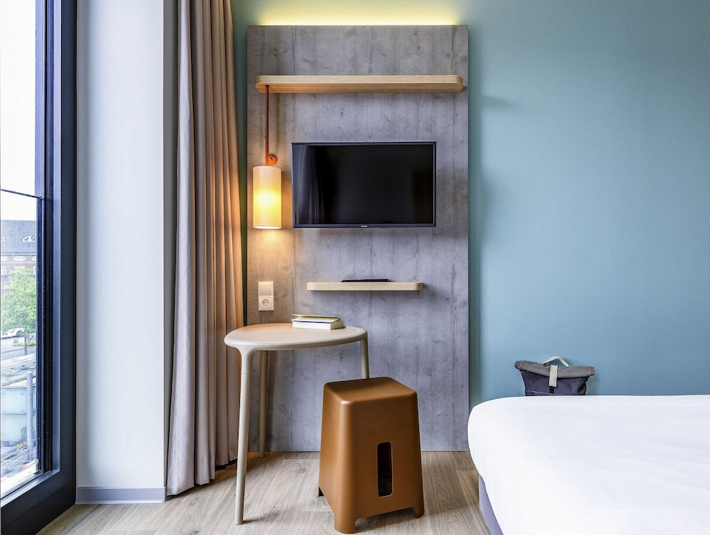 Habitación doble estándar con cama doble del hotel Ibis Budget Bremen City Center. Foto 4