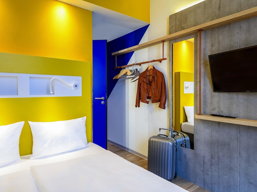 Habitación doble estándar con cama doble del hotel Ibis Budget Bremen City Center. Foto 7