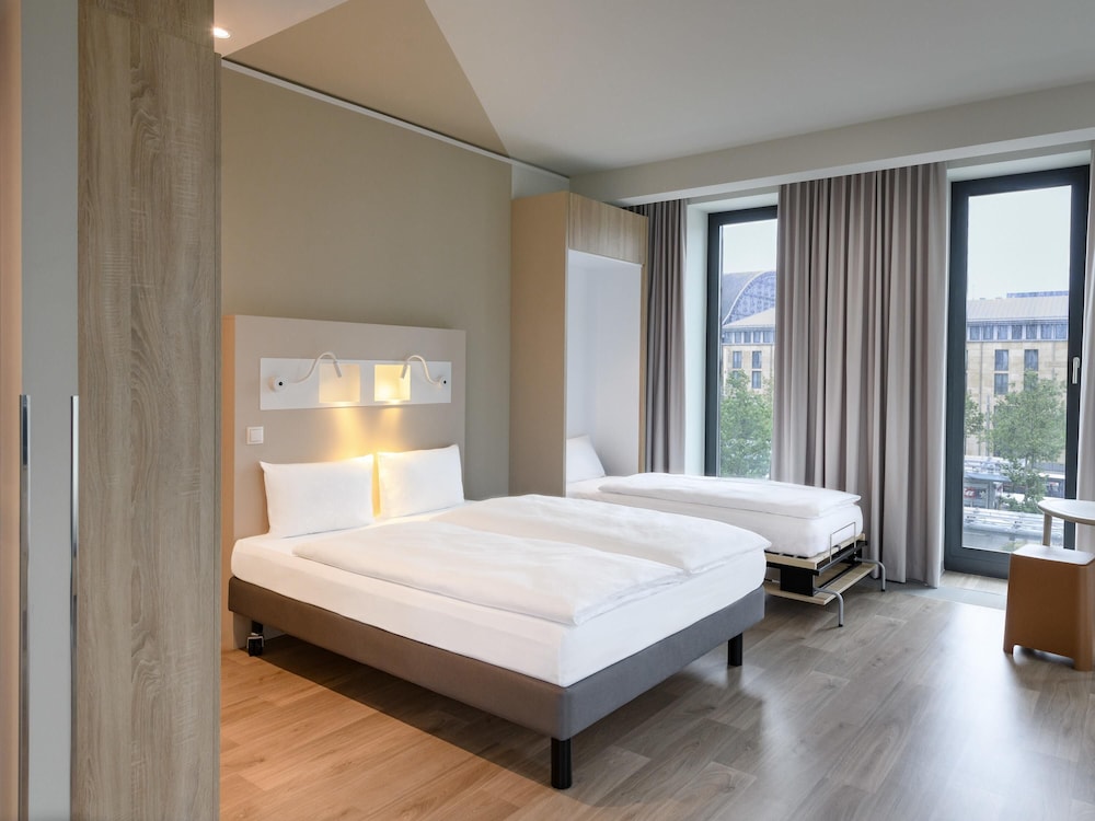 Habitación estándar con 1 cama doble y 1 cama plegable del hotel Ibis Budget Bremen City Center