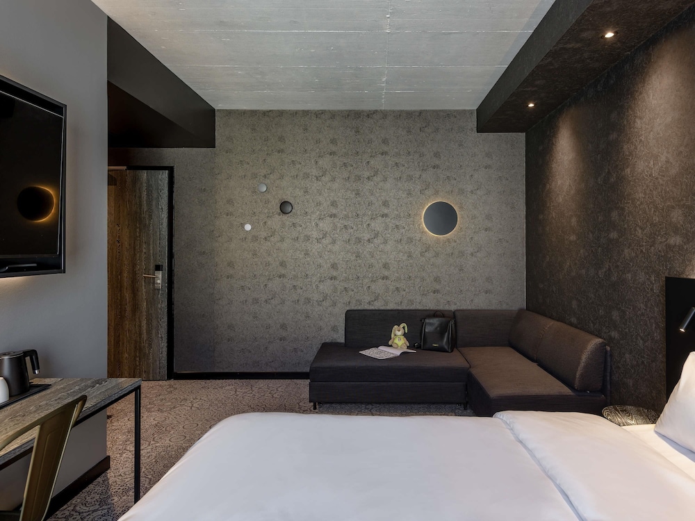 Habitación Familiar Espacio Confort ALL PLUS con cama doble y sofá - cama del hotel Ibis Styles Friedrichshafen