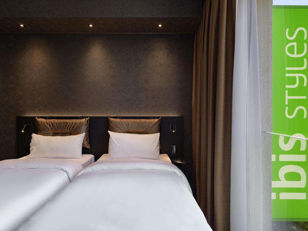 Habitación Gemela Confort All Comfort con dos camas individuales del hotel Ibis Styles Friedrichshafen. Foto 4