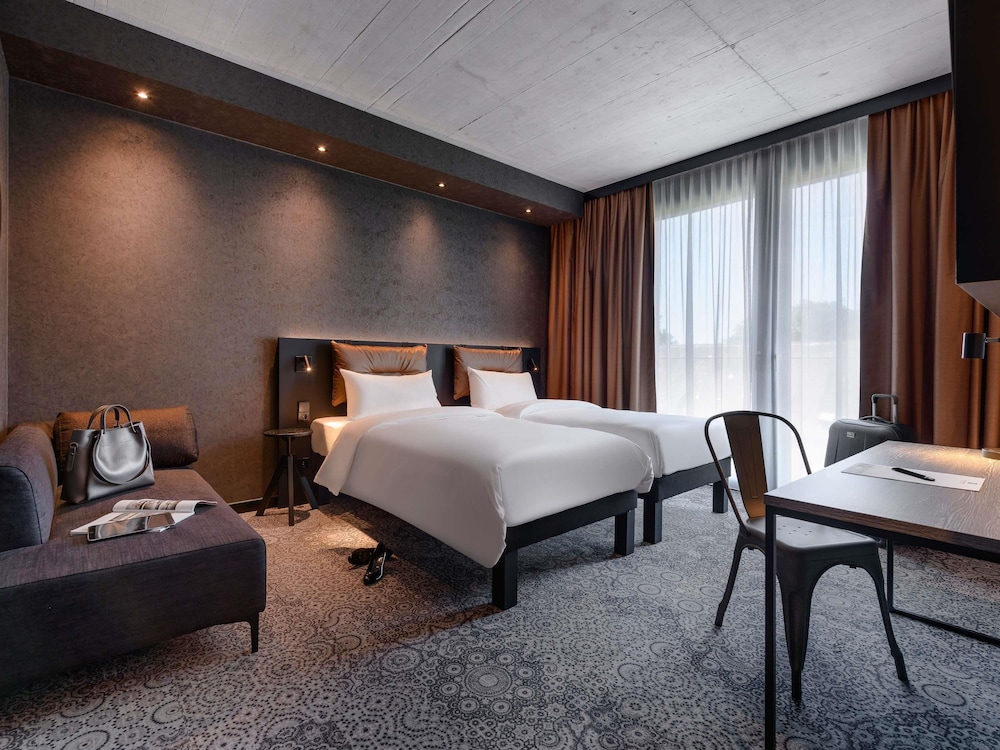 Habitación Gemela Confort All Comfort con dos camas individuales del hotel Ibis Styles Friedrichshafen. Foto 10