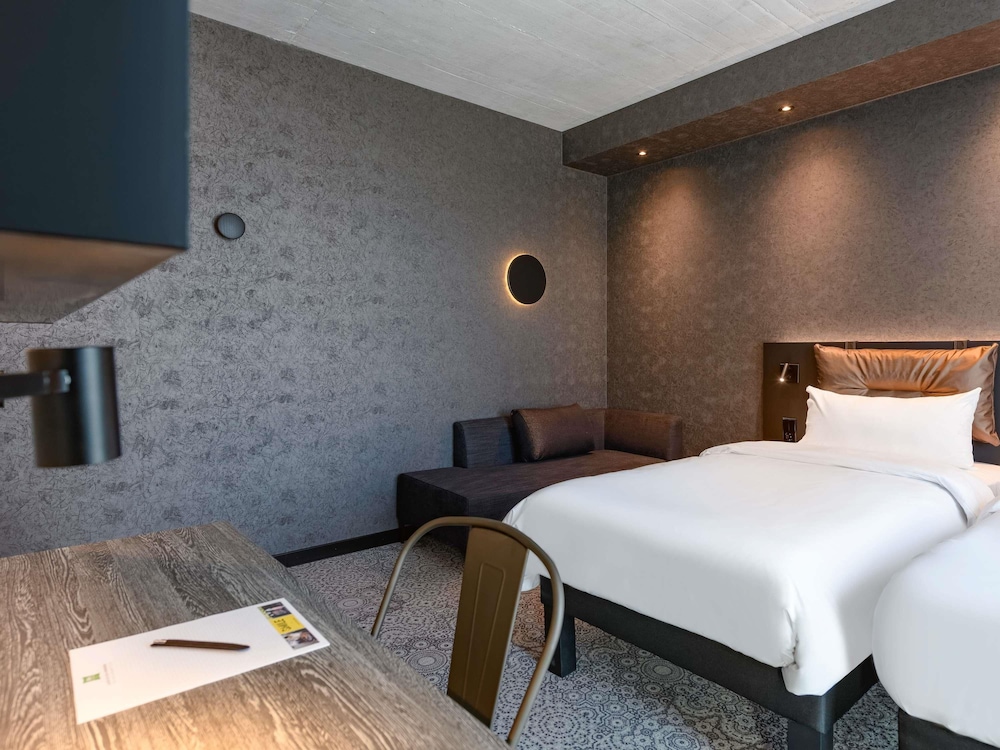 Habitación Gemela Confort All Comfort con dos camas individuales del hotel Ibis Styles Friedrichshafen. Foto 12