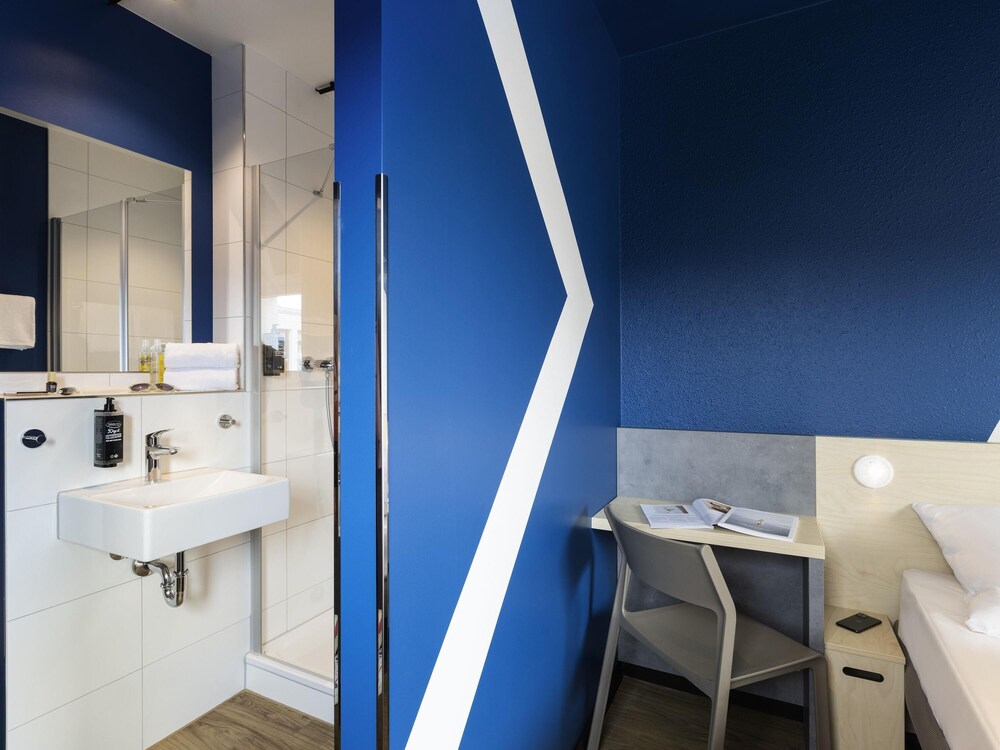 Habitación Doble con Cama supletoria del hotel Ibis Budget Ludwigsburg. Foto 4