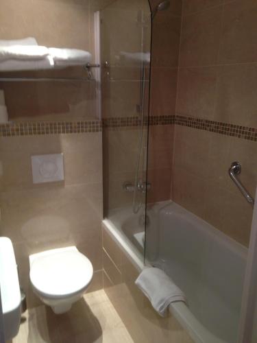 Habitación Doble con bañera del hotel Agenor. Foto 1