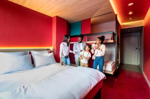 Habitación Cuádruple con baño privado del hotel YOOMA Urban Lodge Tour Eiffel. Foto 4