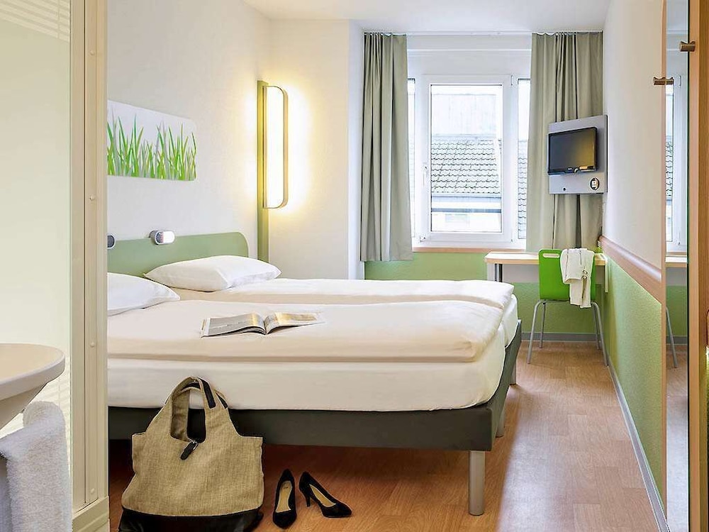 Habitación Doble con dos camas individuales del hotel ibis budget Aachen City. Foto 1