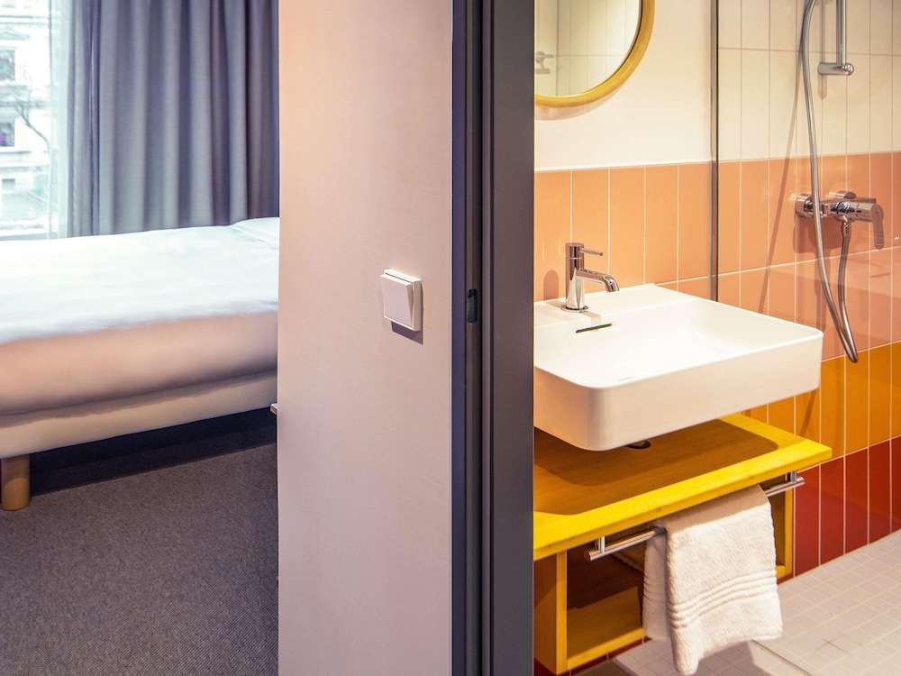 Habitación Estándar con 1 cama doble del hotel ibis Styles Bayreuth. Foto 3