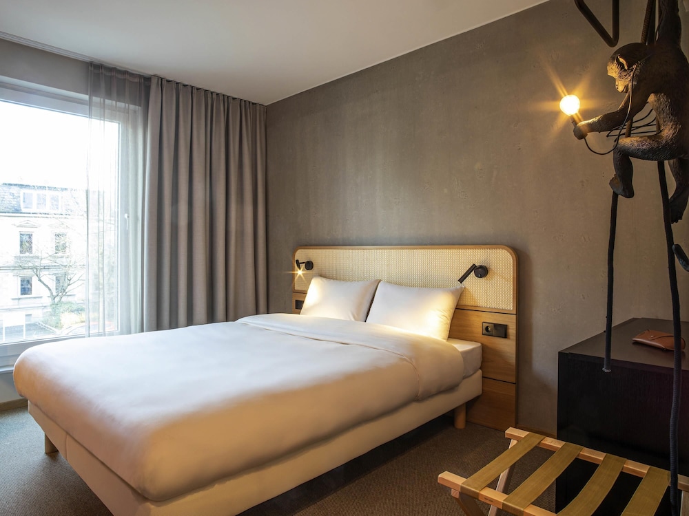 Habitación Estándar con 1 cama doble del hotel ibis Styles Bayreuth. Foto 5
