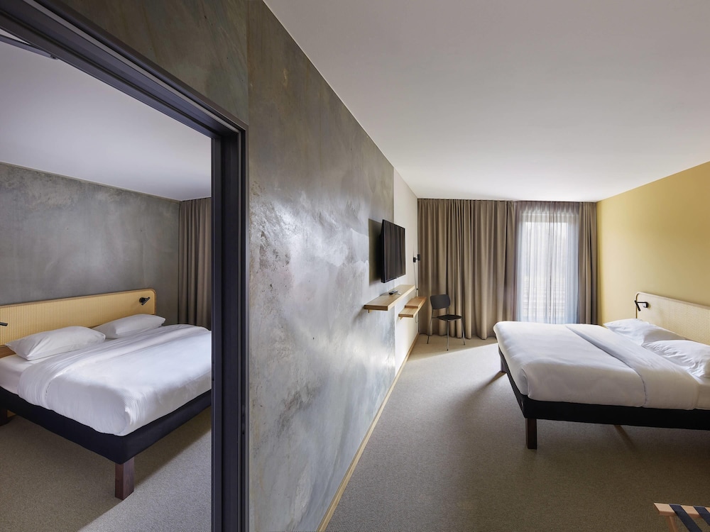 Suite Familiar Estándar con 2 habitaciones comunicadas del hotel ibis Styles Bayreuth. Foto 1