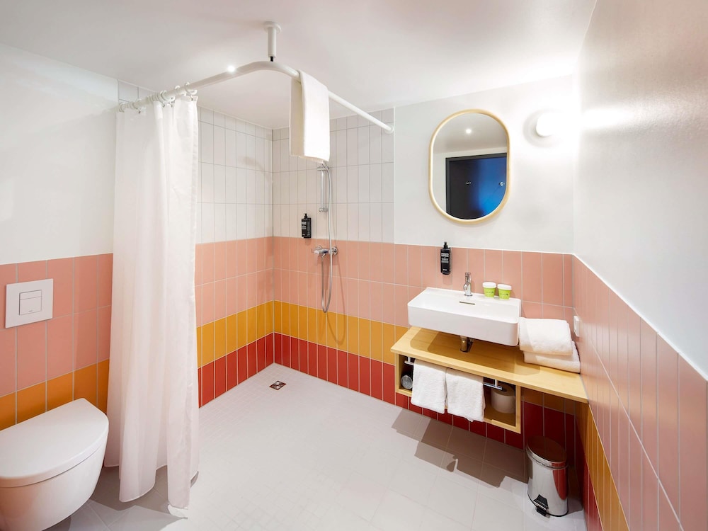 Suite Familiar Estándar con 2 habitaciones comunicadas del hotel ibis Styles Bayreuth. Foto 8