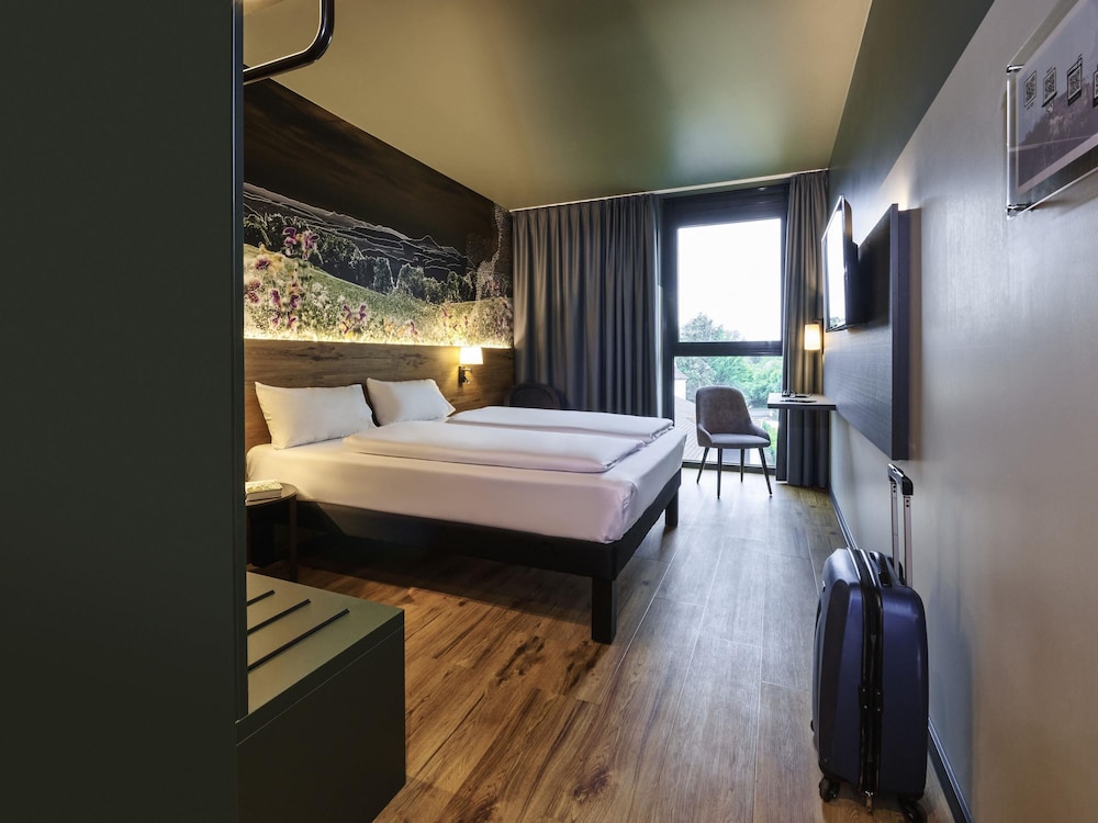 Habitación estándar con cama doble de 160 x 200 cm del hotel Ibis Styles Singen. Foto 1